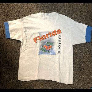 VINTAGE FLORIDA GATOR BOXY TEE.
pretty niiceee!!
S